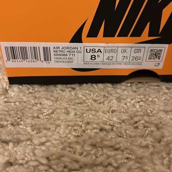 Air Jordan 1 Retro High OG ‘Yellow Toe’ - Picture 9 of 9